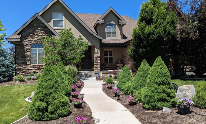 Mapleton House | Basement Apartment near Provo in Quiet Neighborhood with Beautiful Mountain View