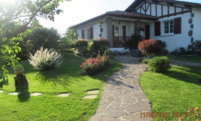Ustaritz Apartment | Basque country between sea and mountains, quiet ground floor apartment with garden