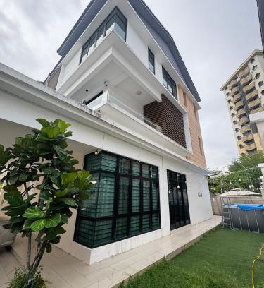 Batu Ferringhi Villa | Batu Ferringhi PoolBBQ 5minBeach Night Market20pax