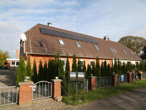 Barkhagen Apartment | Bauernhaus am Plauer See mit Kamin, cleaning included