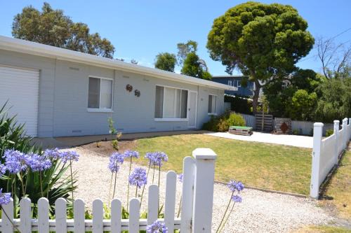 Encounter Bay House | Bay Breeze Cottage
