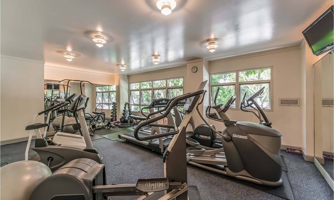 Rincon Hill Apartment | Bay bridge sunrise views - 2 bedroom condo