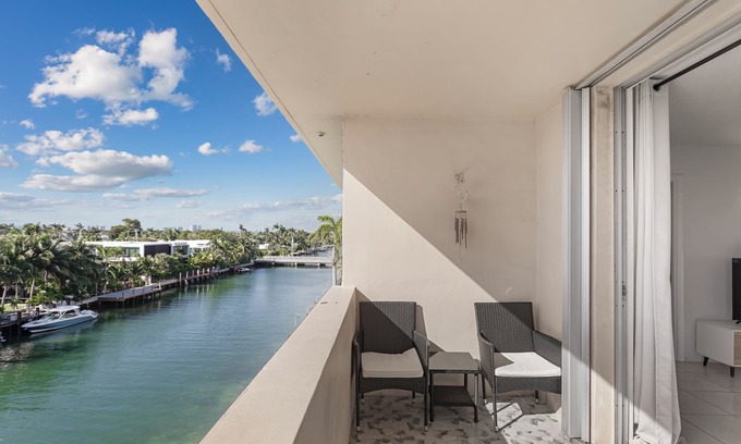 Bay Harbor Islands Apartment | Bay Harbor Sunset Apt 5C