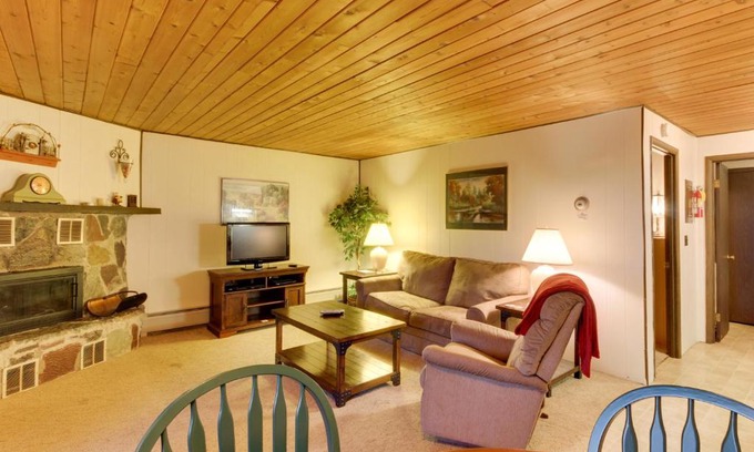 Whitefish Apartment | Bay Point Hillside - 17A Up & 17A Down