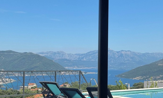 Grahovo Apartment | Bay View Village - Villa Eléanore 2