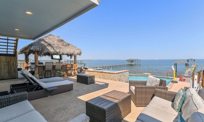 Clear Lake Shores House | Bayfront Luxury House with Pool near Kemah Boardwalk with Pier
