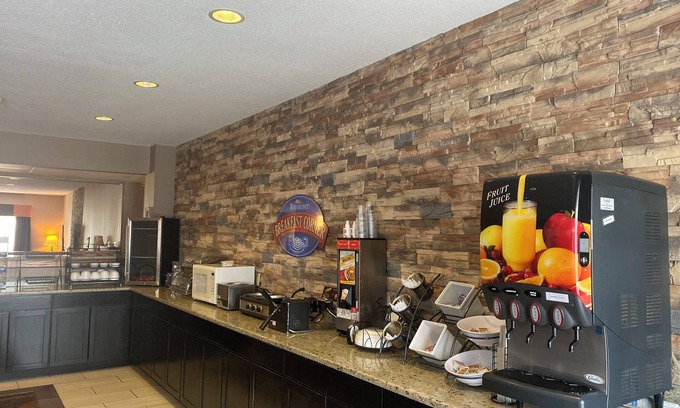 Auburn Hotel | Baymont by Wyndham Auburn