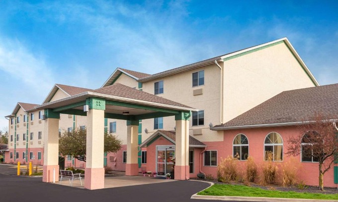 Galesburg Hotel | Baymont by Wyndham Galesburg