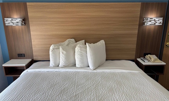 South Jacksonville Hotel | Baymont by Wyndham Jacksonville