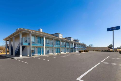Selma Hotel | Baymont by Wyndham Selma