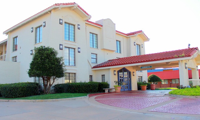 South Tulsa Hotel | Baymont by Wyndham Tulsa Broken Arrow