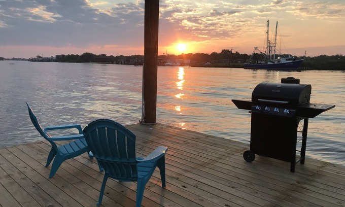 Barataria House | Bayou Life Lodging, Charter Fishing, Ecotourism. Only 25 miles to French Quarter