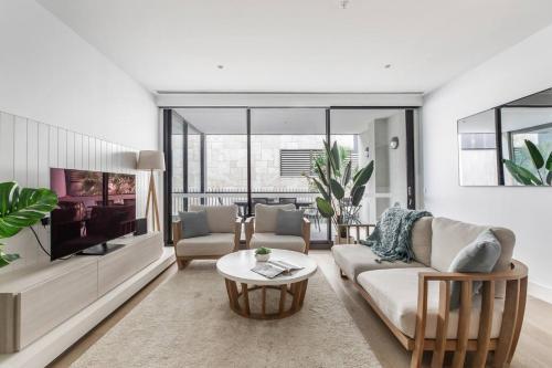 Mornington Apartment | Bayside Calm - Walk to Mornington Foreshore and Dining