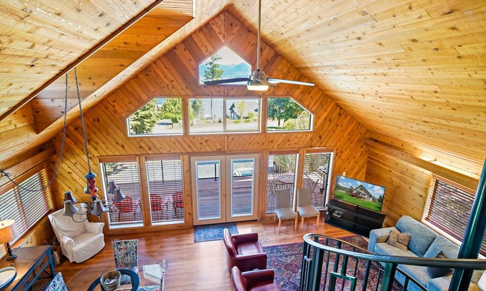 Bayview Cabin | Bayview Cabin - Lake Pend Oreille Views/Sleeps 8