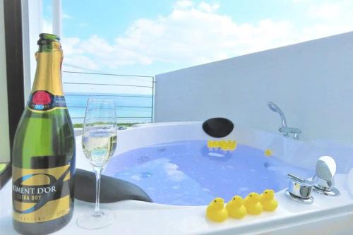 Chinen-son Villa | BBQ無料 オーシャンビュー ジャグジー付1棟をまるまる貸切 2階建3LDK 無料駐車場4台 サファイアリゾートokinawa