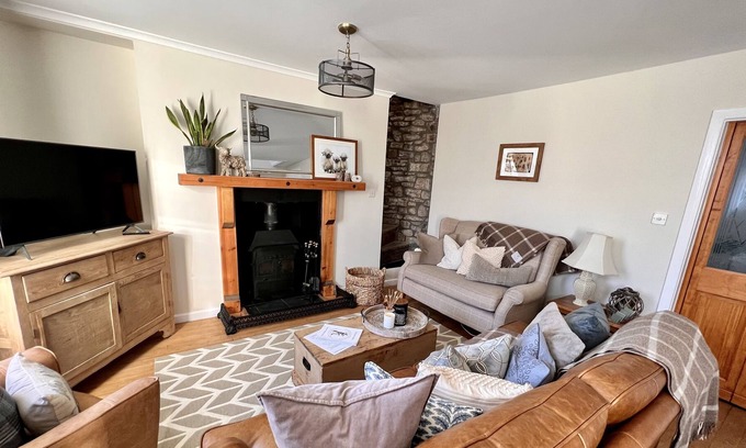 Pontsticill House | BBQ Hut | Log Burner | Valley Views