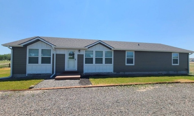 Lonergan House | *Be at Home at Lake Mac*