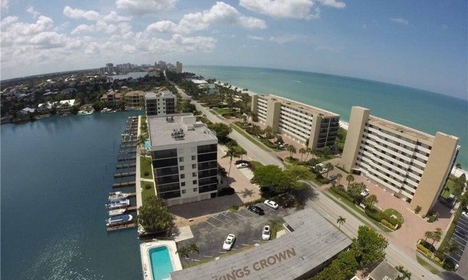 Vanderbilt Beach Condo | BEACH ACCESS TO VANDERBILT BEACH NORTH NAPLES ON BAY DOCKS INCLUDED