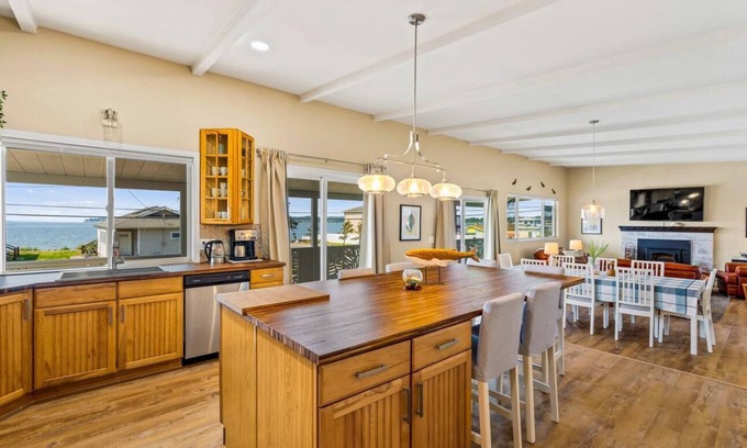 Birch Bay Condo | Beach access, water view, BBQ, WIFI-PCD