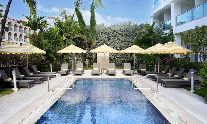 Blue Waters House | Beach Adventures! Free Continental Breakfast and Beach Sunbeds, Swimming Pool!
