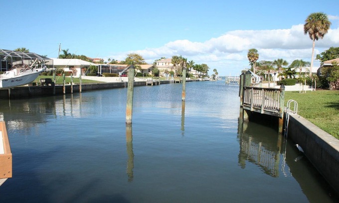 Longboat Key House | Beach and Boaters Paradise! Heated pool, Fish off the dock, walk to the beach!