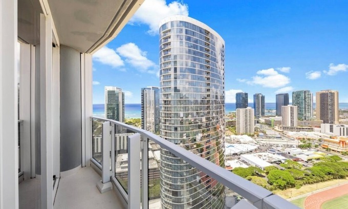 Ala Moana Condo | Beach, City lights and Mountain Views 180 degrees view & centrally located