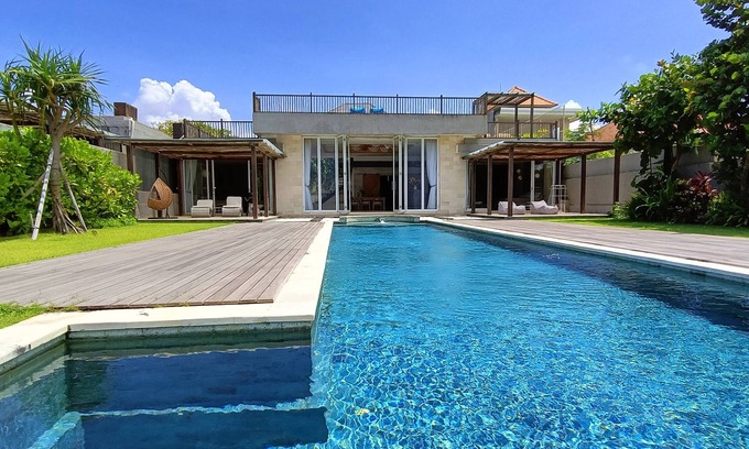 Ketewel Villa | Beach front 2 bedroom with cinema room & infinity pool Sahadewa