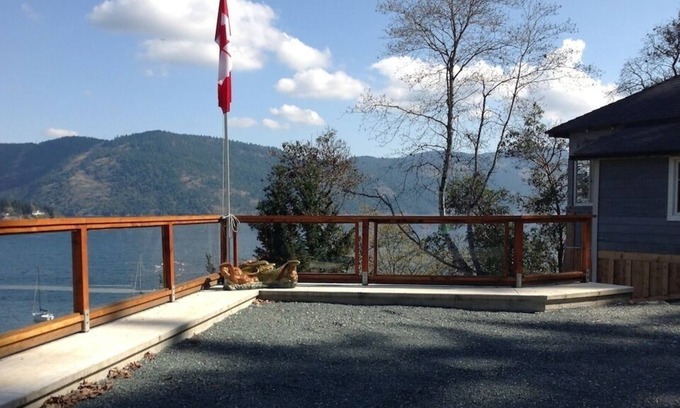 Maple Bay Cottage | Beach Front Cottage in Maple Bay