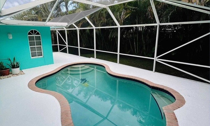 Harbor Village House | Beach fun neighboring Pier