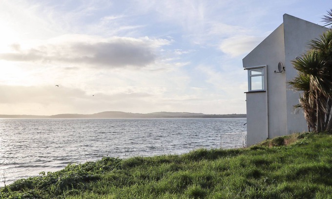 Duncannon Cottage | BEACH HOUSE, pet friendly, with a garden in Duncannon, County Wexford