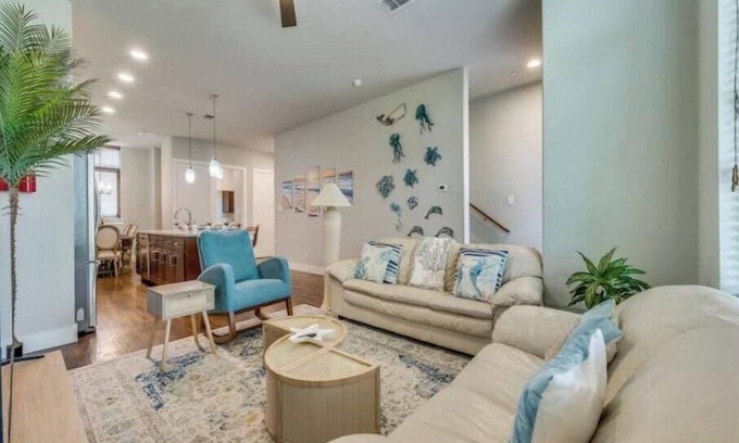 Farmers Branch House | Beach-Inspired Centrally Located Home