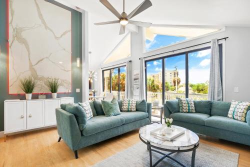 Siesta Key Village Ski Chalet | Beach Rd, 300ft to Beach Access & 500ft to Siesta Key Village, 2bdr