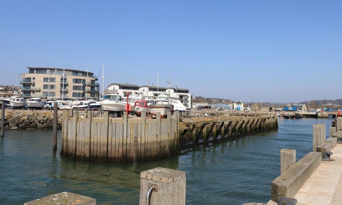 West Bay Cottage | Beach Side