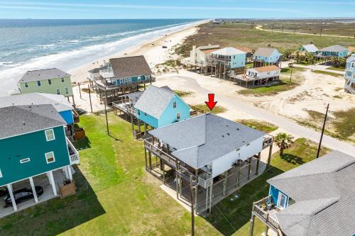 San Luis House | Beach & Water Views on 3 Sides Screened Porch