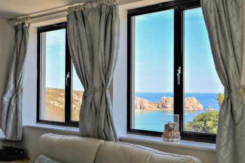 Porthcurno Apartment | Beachcomber