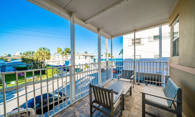 Hollywood South Central Beach Apartment | Beachfront 2 Story/3BRM/3BA/2 Ocean View Terraces/Free Parking