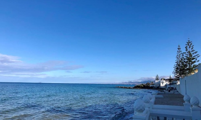 Arekmane Villa | Beachfront 3 Bedroom Villa w/ Parking