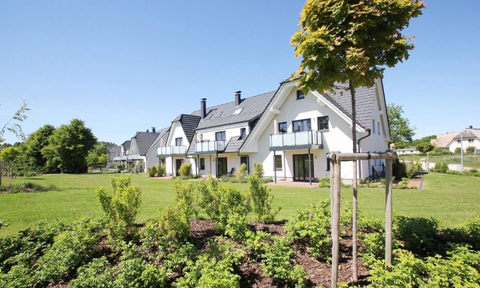 Lobbe Apartment | Beachfront apartment with terrace, use of swimming pool and sauna - Rex Rugia apartment 29-1