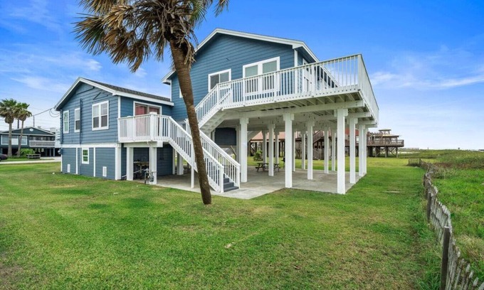 Jamaica Beach House | Beachfront Classic with Panoramic Ocean Views