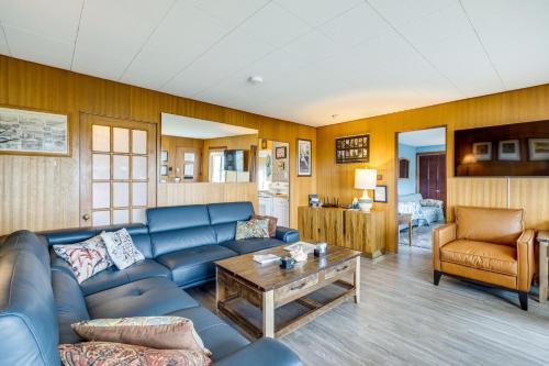 Seaside House | Beachfront Cottage on Seaside Promenade with Hot Tub