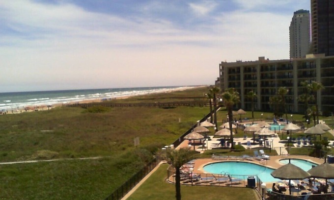 South Padre Island Condo | BEACHFRONT.FRONT ROW.GREAT DEAL.3 POOLS.4 TENNIS COURTS
