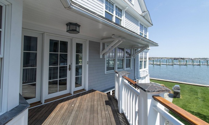 Pine Orchard House | Beachfront Home in Pine Orchard, Branford available for monthly or academic rent
