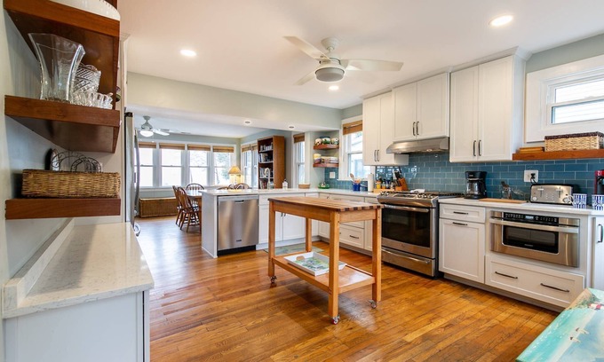 Annapolis Cottage | Beachfront Home Minutes to Downtown Annapolis Dogs OK