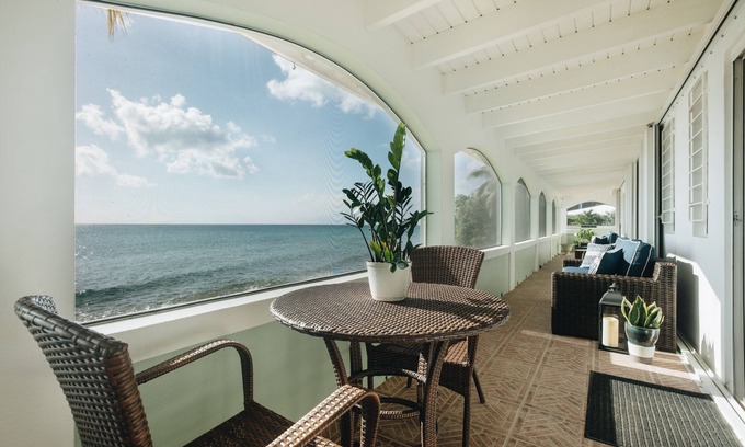 Estate Prosperity West House | Beachfront Home with Screened-In Porch - Near Downtown - Auto On Generator