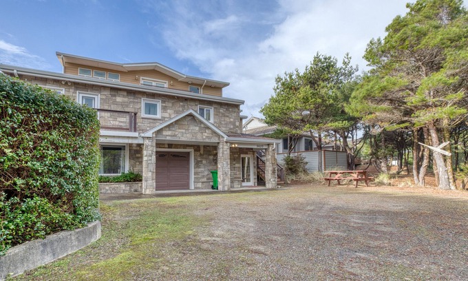 Tierra Del Mar House | Beachfront home with amazing ocean views, entertainment space, & balcony