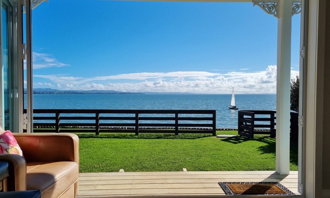 Clarks Beach Cottage | Beachfront luxury, re-charge your soul. ♥ Pet friendly! Just ask 🥰