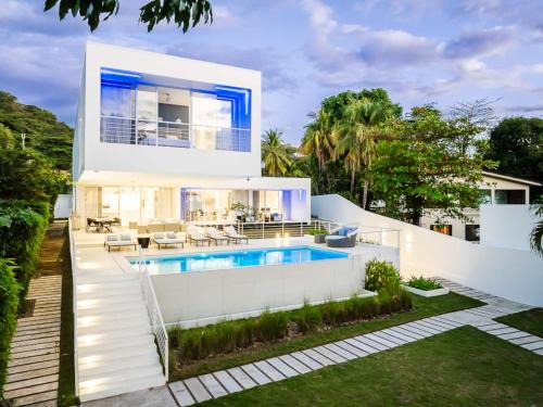 Coco House | Beachfront Luxury Villa W Pool Sunset Casa De Lys