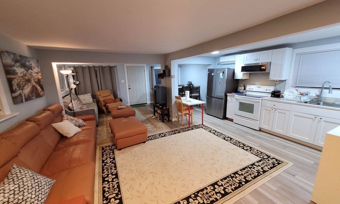 East Ocean View Cottage | Beachfront paradise, relaxed, pet friendly