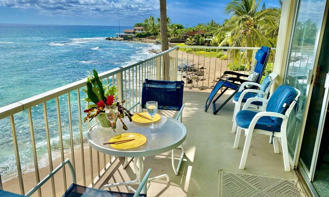 Makaha Condo | Beachfront Paradise