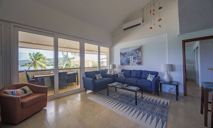 Estate Golden Rock Apartment | Beachfront Penthouse: 3BD/3BA
